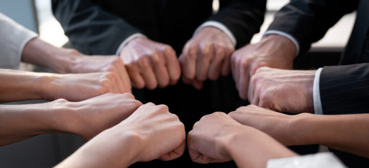 人間関係がいい職場の特徴とメリットとは？職場の課題を解消し改善へ導く方法を徹底解説