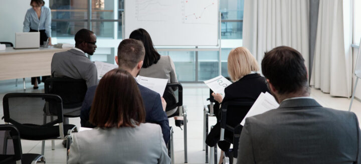 アセスメント研修とは？管理職育成に役立つ目的・評価手法・メリットを解説