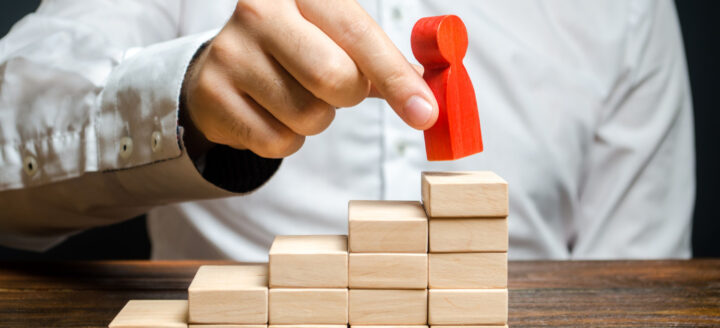 自律型人材とは？定義・特徴やVUCA時代の育成方法についてわかりやすく解説！