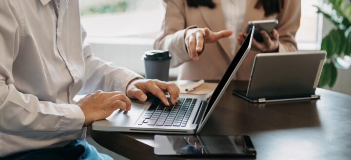 アサーティブコミュニケーションとは？意味や職場でのメリットやトレーニング方法も解説